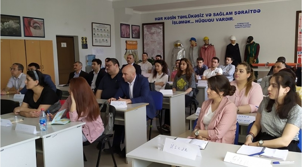 telim-tedris-ve-sertifikatlashdirma-idaresinde-maariflendirme-kursu-foto