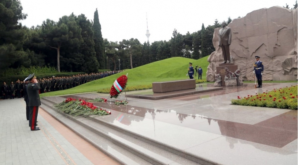 mudafie-nazirliyinin-rehberliyi-fexri-xiyabani-ziyaret-edib-video-foto