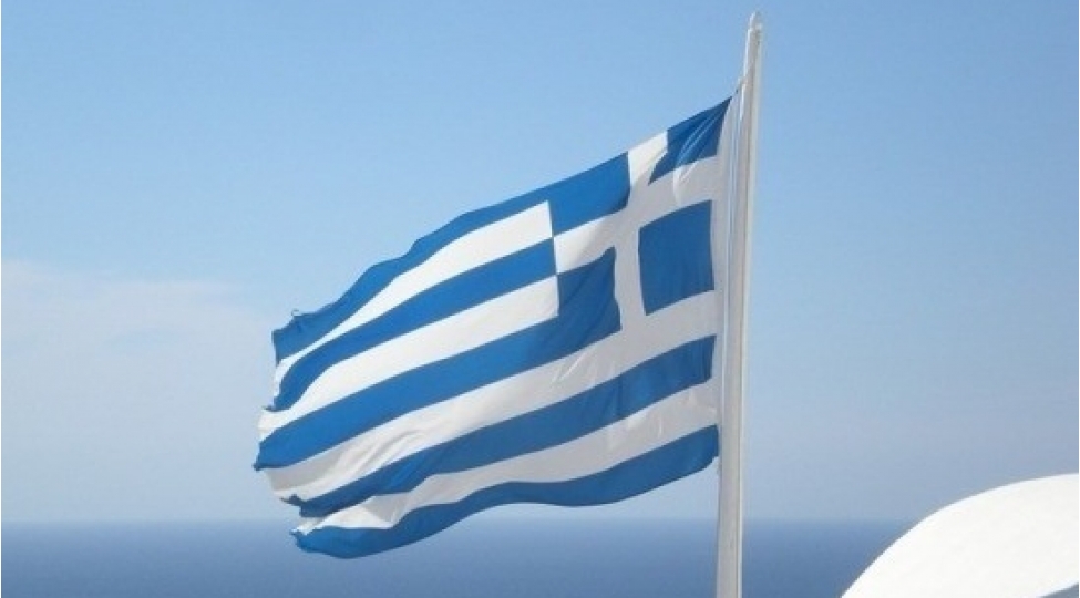 yunanistanda-cnn-in-jurnalistinin-avtomobili-yandirilib-video