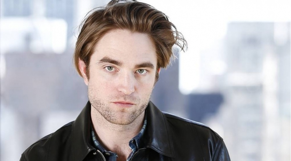 robert-pattinson-batman-rolunu-canlandira-biler