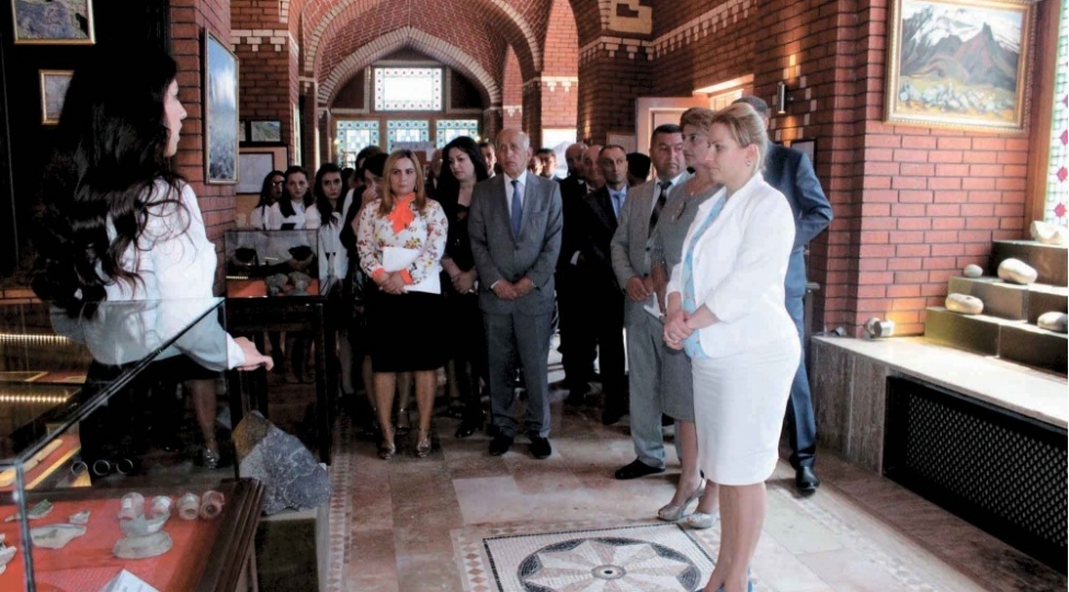 hazirda-muxtar-respublikada-1-resm-qalereyasi-ve-29-muxtelif-profilli-muzey-fealiyyet-gosterir