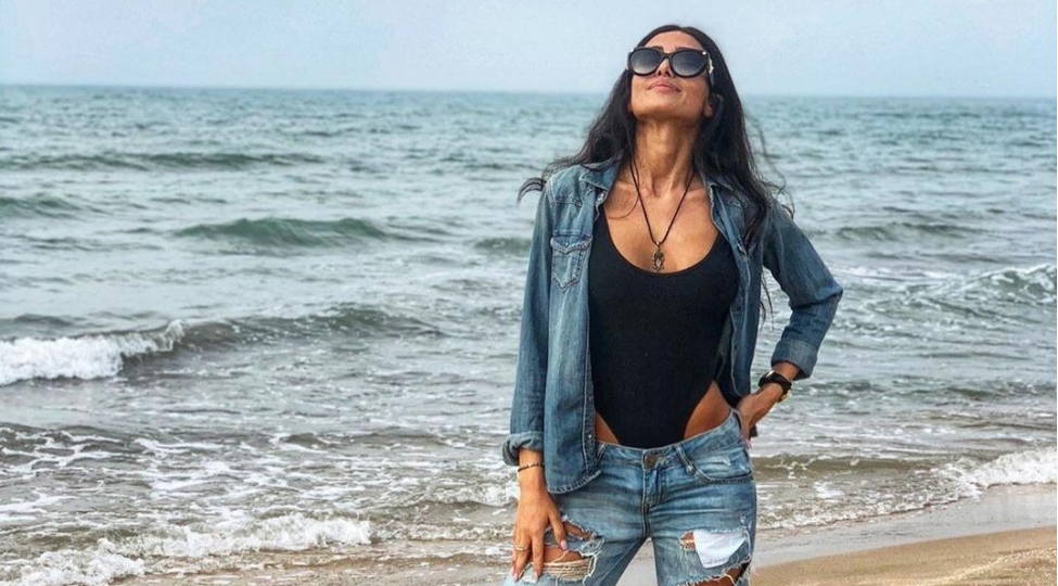 pervin-abiyeva-ele-paltar-geyindi-ki-foto