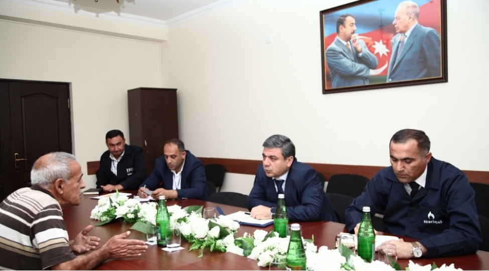 azeriqazin-rehberliyi-bolgelerde-vetendashlarin-muracietlerini-dinleyib