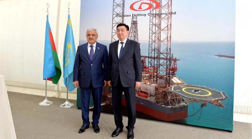 qazaxistanin-setti-qazma-qurgusu-bakiya-getirildi-foto