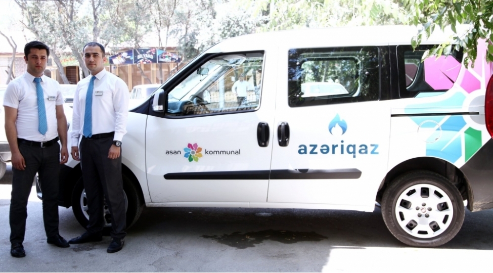 azeriqaz-mashtagada-seyyar-formada-xidmetler-gosterir