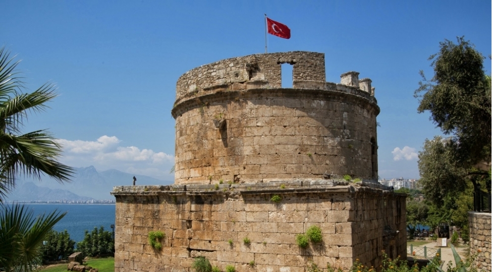 antalyada-turizm-vergisi-tetbiq-etmek-isteyirler