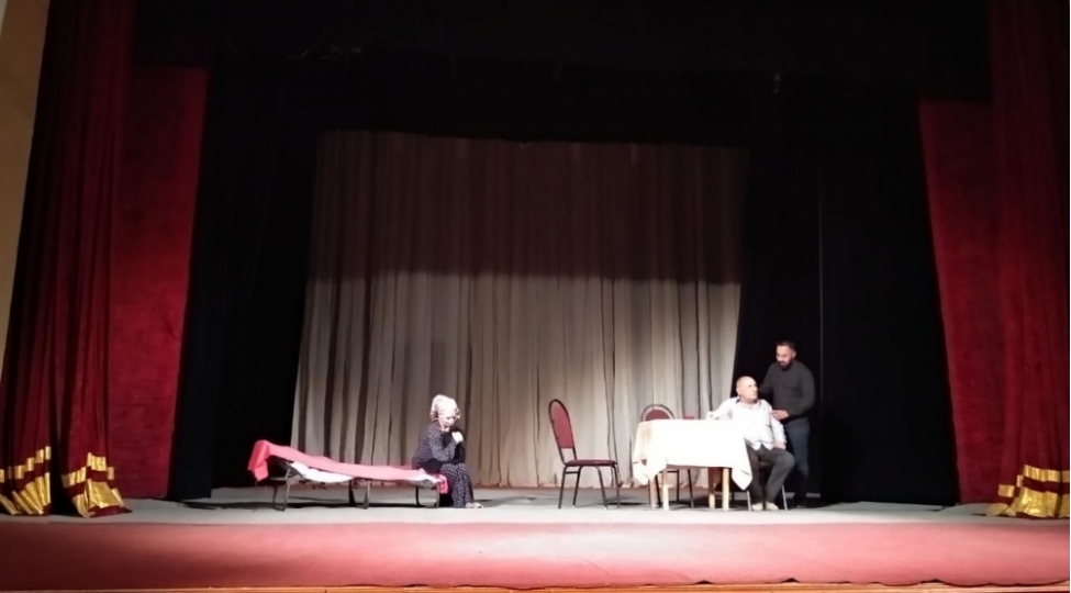 irevan-teatri-bolgelerde-qastrol-seferindedir