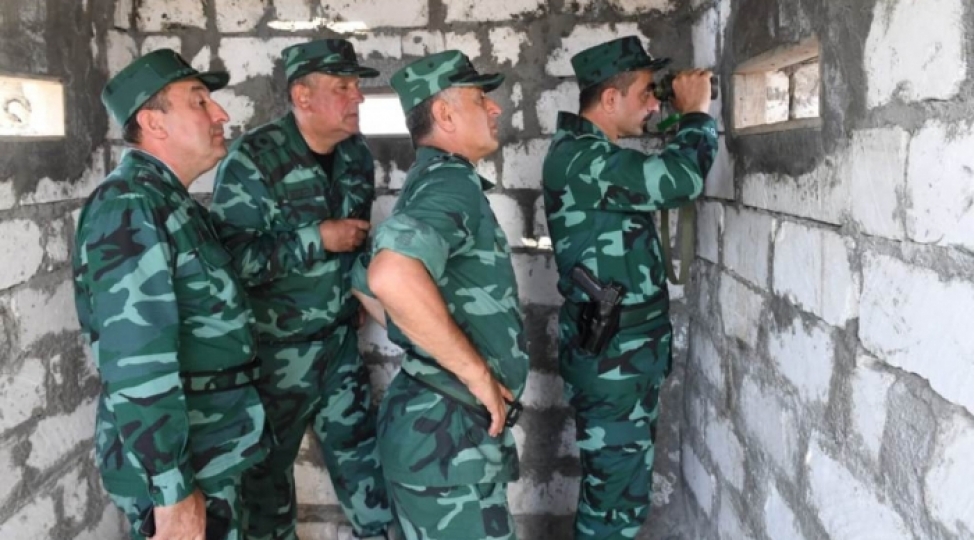 dushmen-serhed-doyush-menteqesini-ateshe-tutub
