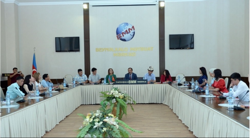 bakida-genc-qirgiz-sheiri-antologiyasisheirler-toplusunun-teqdimati-olub