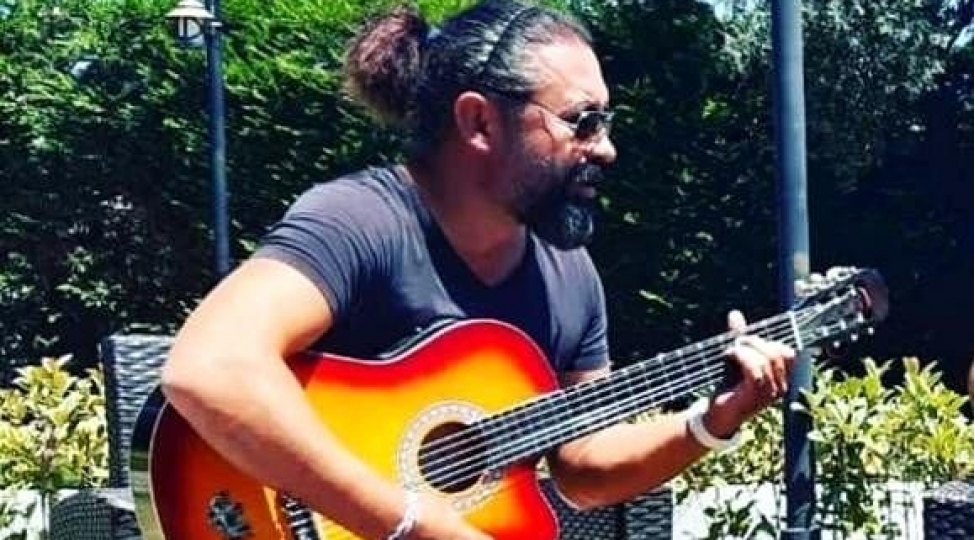 meshhur-turkiyeli-musiqichi-dehshetli-hadisede-oldu-foto