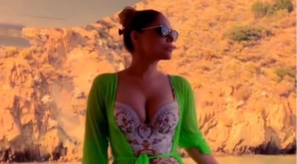 bikinini-haci-nurandan-almisan-nigar-camala-lag-elediler-foto