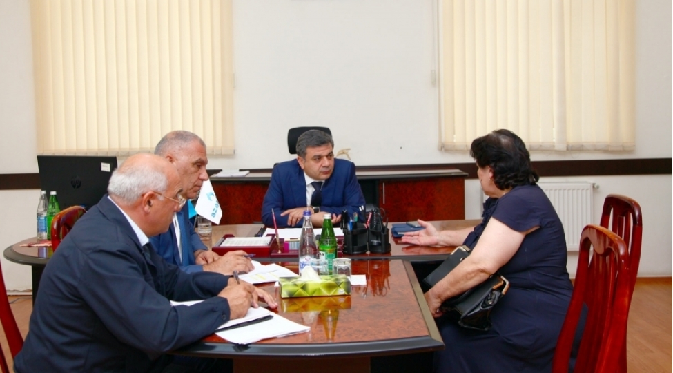 azeriqaz-istehsalat-birliyinin-rehberliyi-bolgelerde-vetendash-qebulu-kechirib