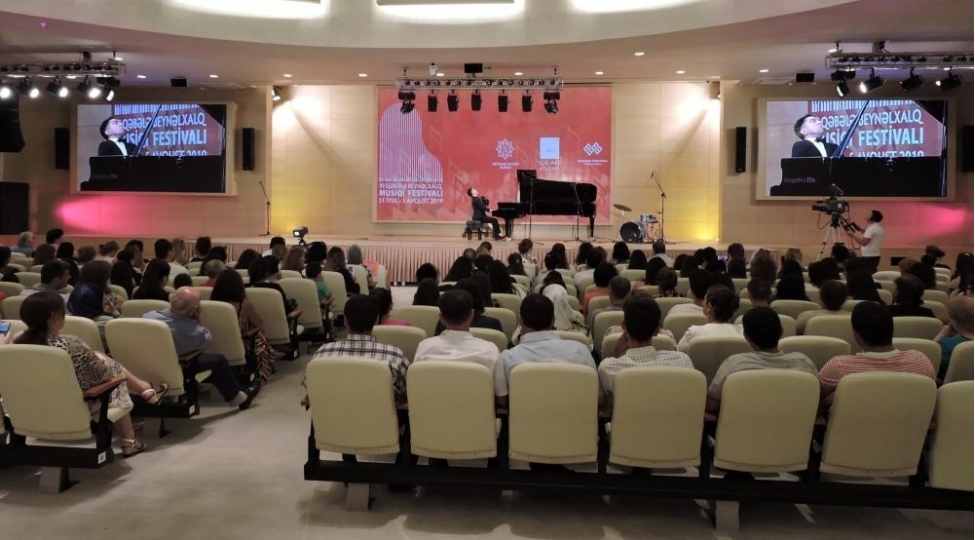 xi-qebele-beynelxalq-musiqi-festivali-ugurla-basha-chatib
