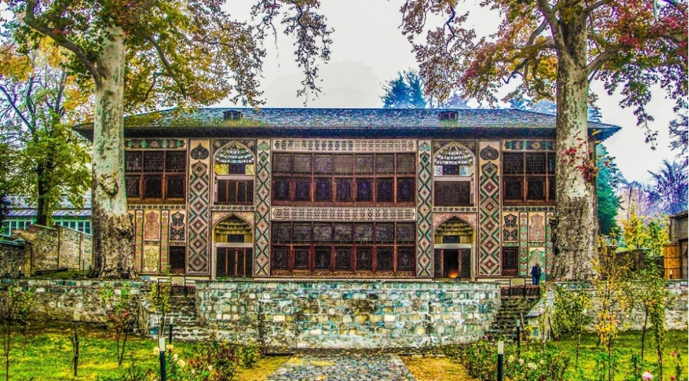 sheki-xan-sarayina-girish-berpa-olunub