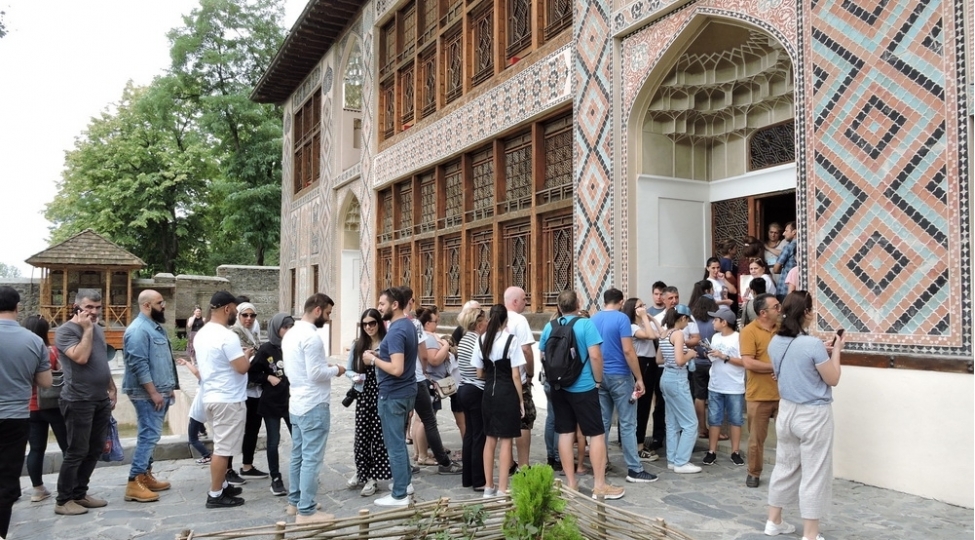 bayram-tetili-gunlerinde-sheki-xan-sarayini-ziyaretedenlerin-sayi-xeyli-artib