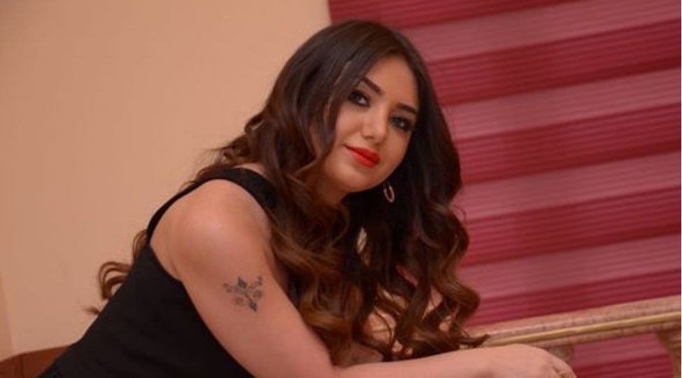 aparici-eri-ile-intim-goruntusunu-yaydi-foto