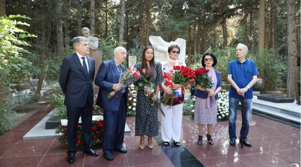 dunya-shohretli-mugenni-muslum-maqomayevin-xatiresi-anilib-foto