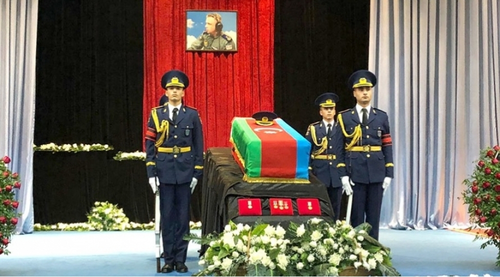herbi-pilot-reshad-atakishiyevle-vida-merasimi-kechirilir
