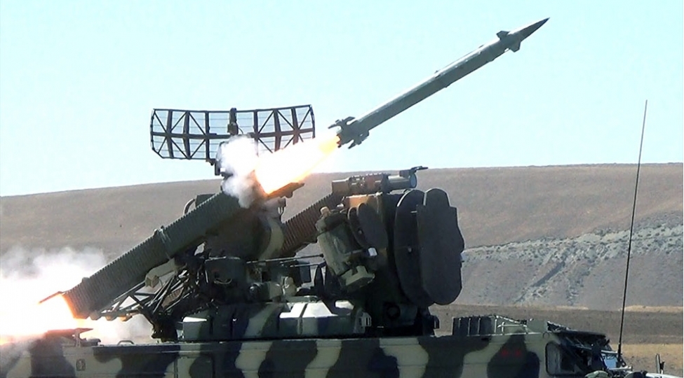 hava-hucumundan-mudafie-vasiteleri-doyush-atishlari-icra-edib-video