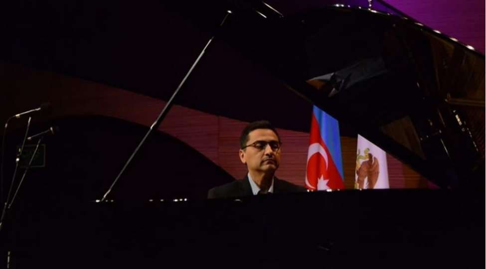 meksikali-pianochu-sumqayitda-konsert-verib