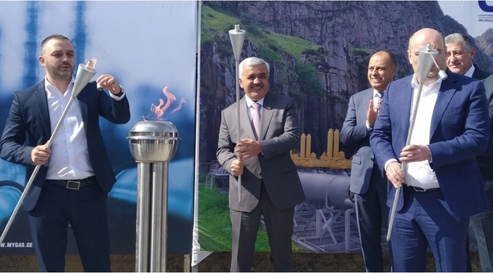 gurcustanda-etnik-azerbaycanlilar-yashayan-kende-qazpaylayici-xett-chekildi