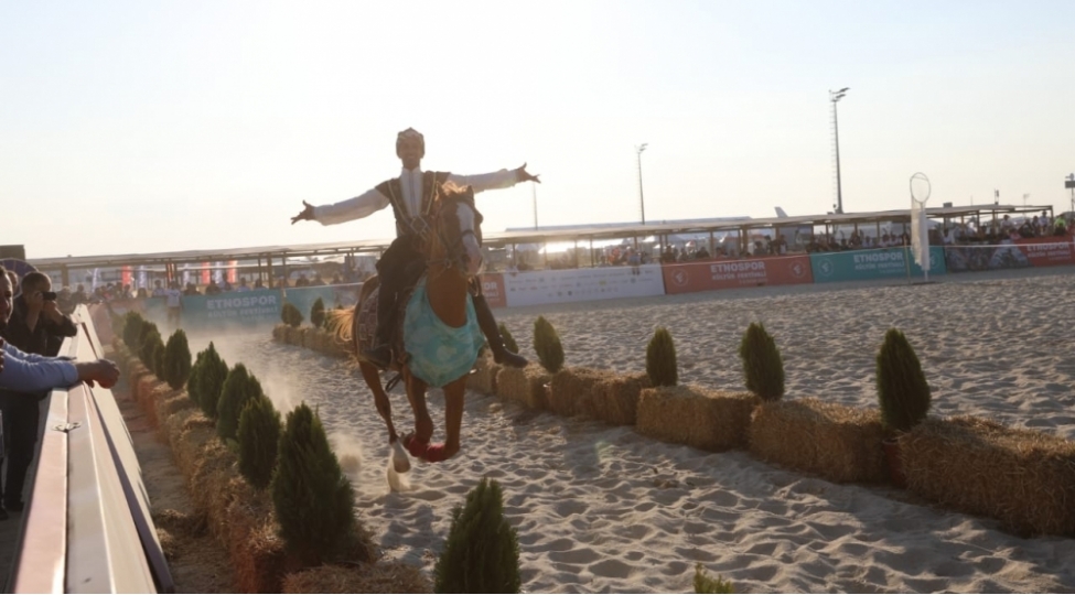 azerbaycan-kelagayisi-ve-qarabag-atlari-istanbulda-fotovideo