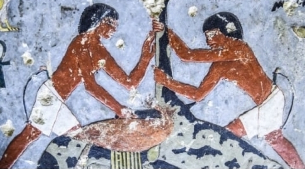 misirde-firon-iv-ptolemeyin-2-200-il-yashi-olan-serdabasi-tapilib