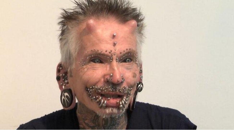 bakida-her-kesi-shoka-salan-turist-danishdi-sheytana-da-video