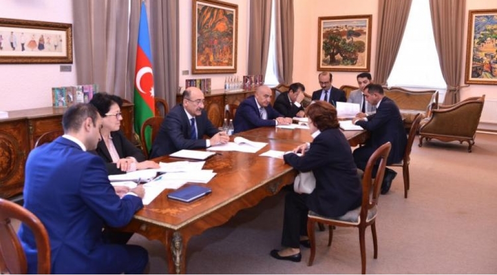 ebulfes-qarayev-bakida-vetendashlari-qebul-edib