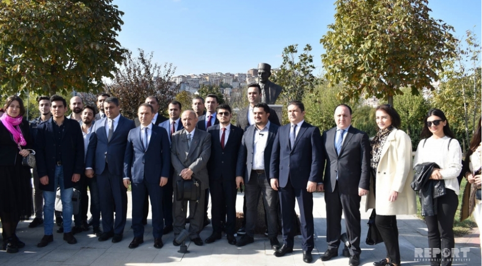 istanbulda-huseyn-cavidin-bustunun-achilishi-olub