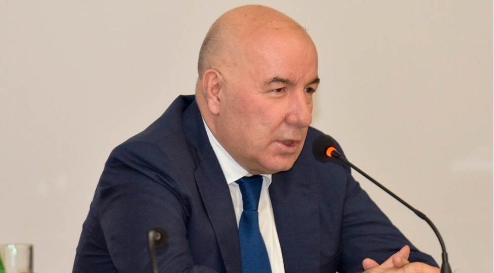 elman-rustemov-istefa-verdi-ozu-achiqladi-canli