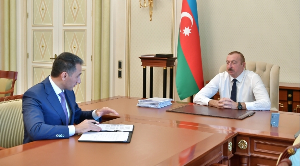 prezident-ilham-eliyev-azerkosmosun-sedrini-qebul-edib-video