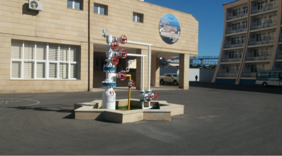 socar-in-illik-neft-qaz-hasilatinin-70-e-qederi-sahile-neft-dashlarindan-oturulur