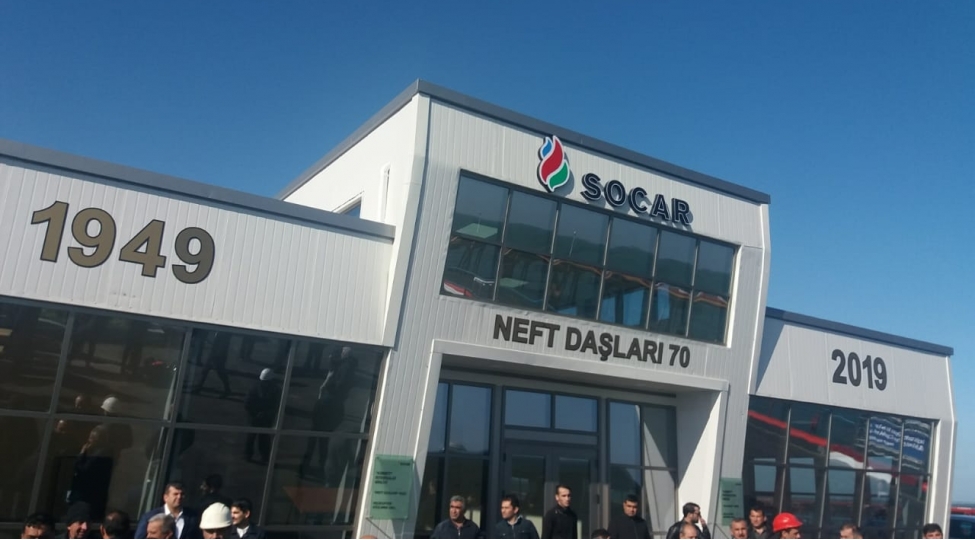 kiv-numayendeleri-neft-dashlarina-media-tur-edibler-foto
