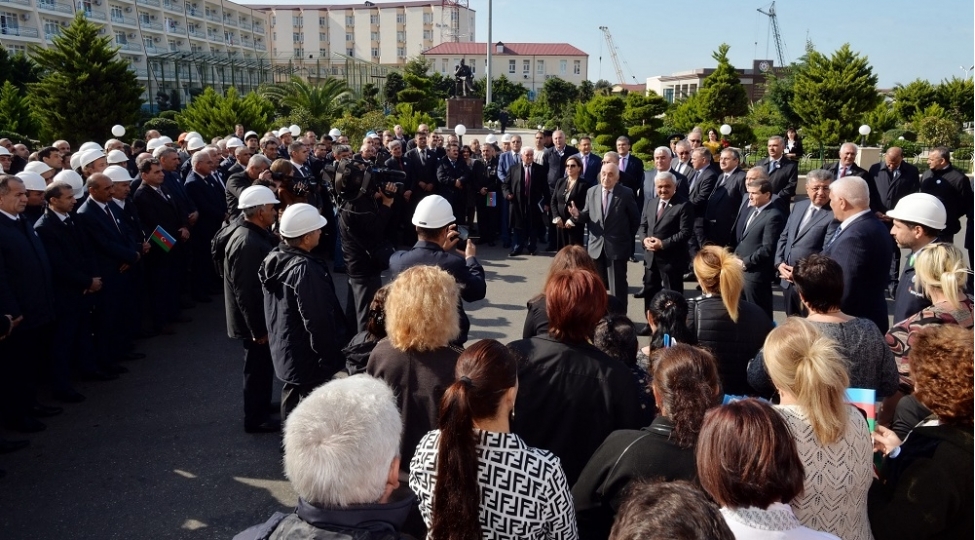 socar-in-prezidenti-neft-dashlarinda-neftchilerle-gorushub-foto