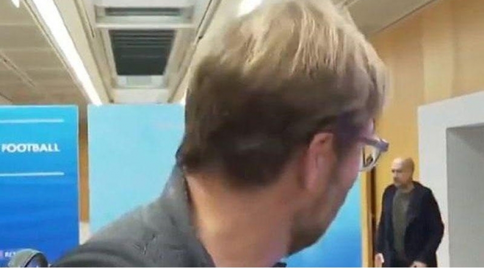 klopp-qvardiolanin-geldiyini-gorub-qachdi-video
