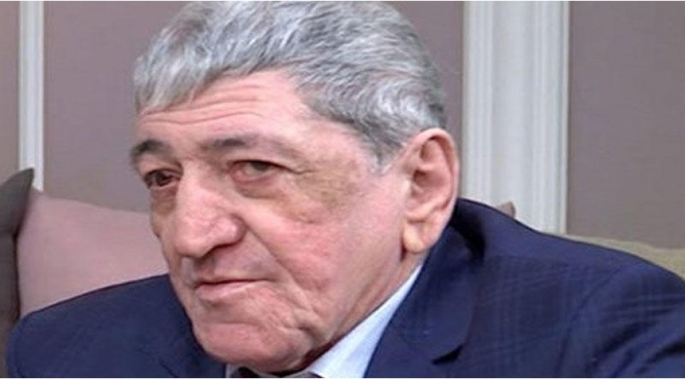 remish-meymunumun-agzina-qizil-dish-saldirmishdim