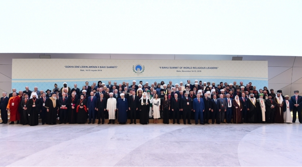 bakida-dunya-dini-liderlerinin-ii-sammiti-kechirilib