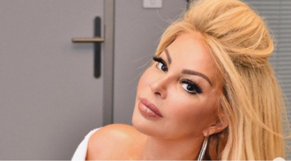 xalq-artisti-sevgilisi-ile-nyu-york-kuchelerinde-goruntulendi-video