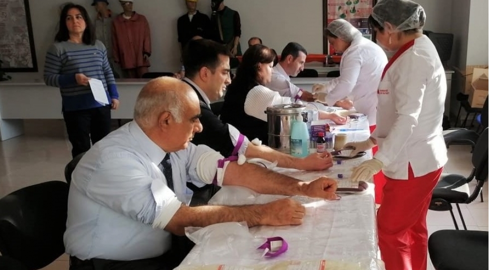 socar-in-telim-tedris-ve-sertifikatlashdirma-idaresinde-qanverme-aksiyasi-foto