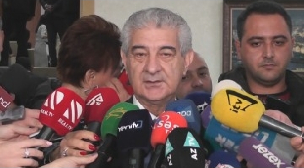 26-ilden-choxdur-ki-yap-sherefle-leyaqetle-azerbaycan-xalqina-xidmet-edir-video