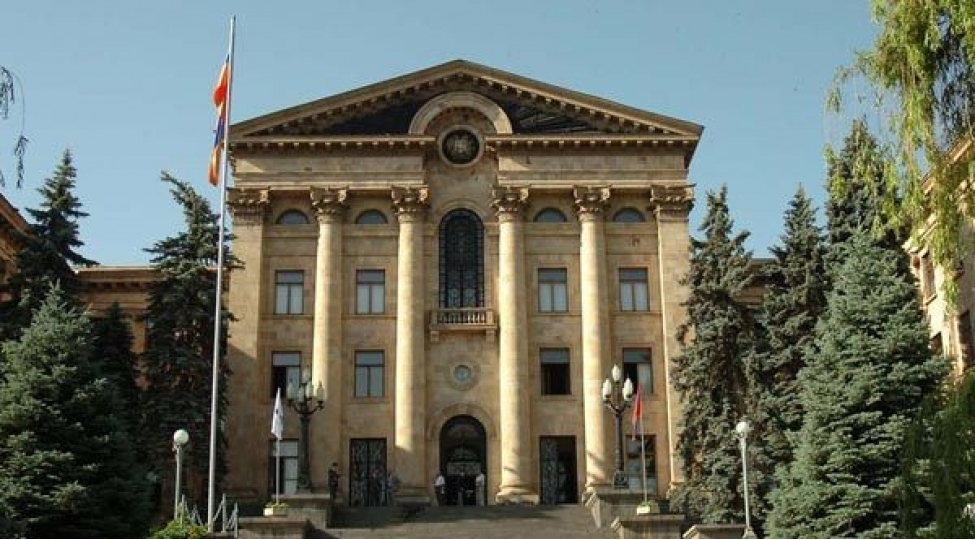hraparak-pashinyanin-deputatlarinda-mandat-ve-maash-narahatligi-var