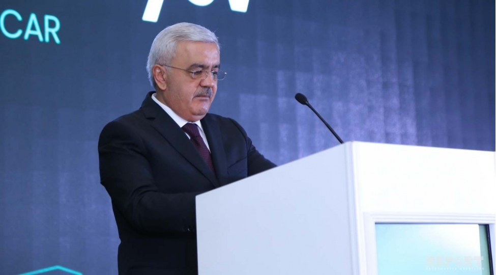 rovneq-abdullayev-uzunmuddetli-emekdashliq-modellerinin-tetbiqine-tam-shekilde-achigiq
