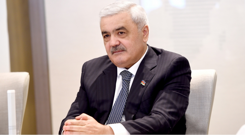 socar-in-prezidenti-neft-qaz-senayesi-ishchilerini-tebrik-edib-2