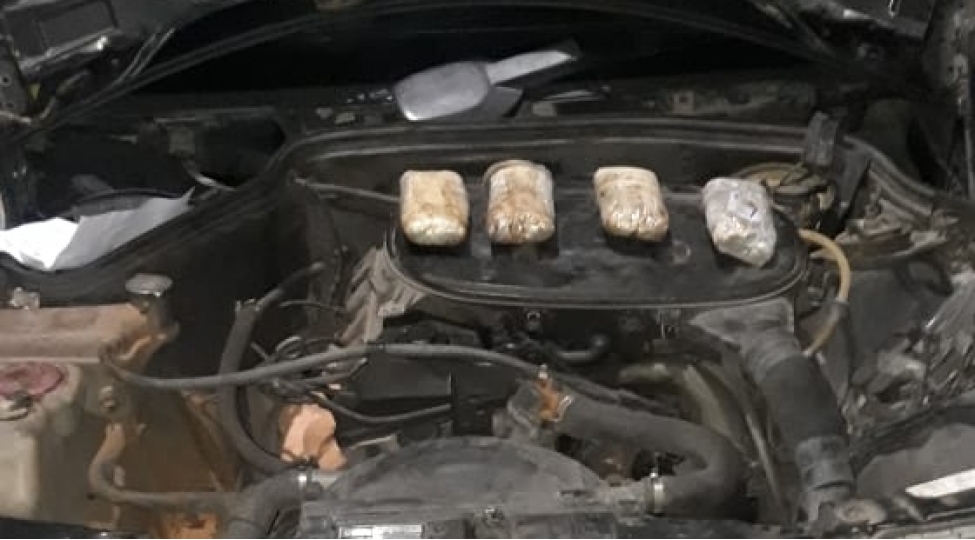 avtomobilin-muherrikxanasindan-2-kilo-heroin-ashkarlandi-video