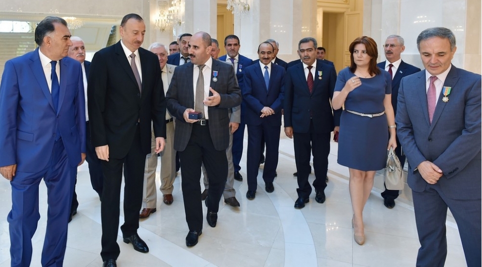 prezidentin-dogum-gunu-erefesinde-verdiyi-ismaric