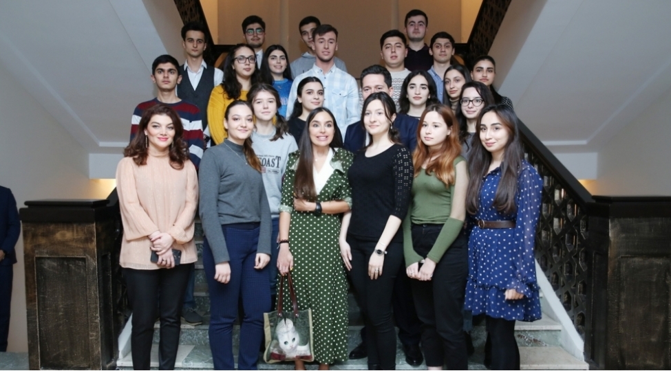 sechenov-universitetinin-baki-filialinda-poeziya-gecesi-kechirilib