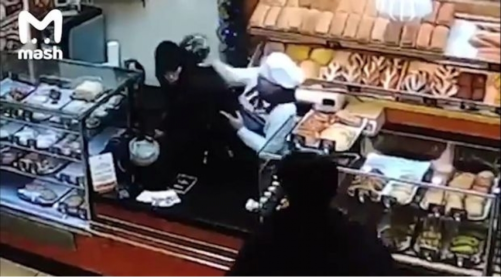 qadinlar-birleshib-ogrunu-doyduler-video