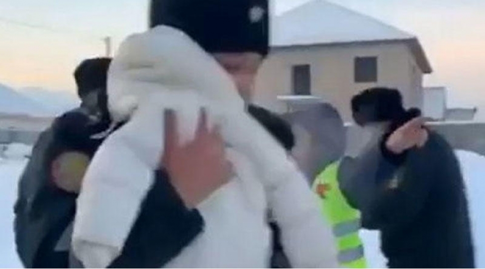 qezaya-ugramish-teyyareden-korpenin-xilas-edilme-ani-video