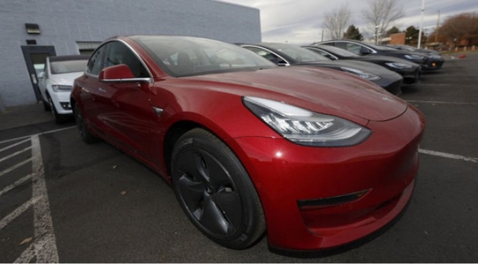 piyadalarla-danishacaq-avtomobil-hazirlanir-video